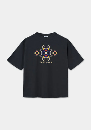 Motif T-shirt by Thethana