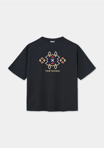 Motif T-shirt by Thethana
